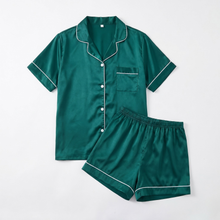 Charger l'image dans la galerie, Ensemble short de pyjama en satin grande taille Emerald Luxe