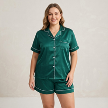 Charger l'image dans la galerie, Ensemble short de pyjama en satin grande taille Emerald Luxe