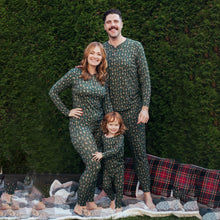 Charger l'image dans la galerie, Ensemble de pyjamas assortis famille à col en V boutonné et imprimé vert