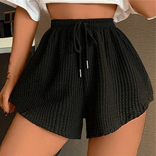 Charger l'image dans la galerie, Short en dentelle taille haute coupe évasée