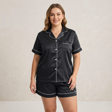 Charger l'image dans la galerie, Ensemble short de pyjama en satin grande taille Emerald Luxe
