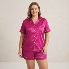 Charger l'image dans la galerie, Ensemble short de pyjama en satin grande taille Emerald Luxe
