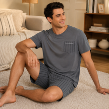 Charger l'image dans la galerie, Ensemble pyjama court à rayures et poche gris pour homme
