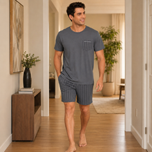 Charger l'image dans la galerie, Ensemble pyjama court à rayures et poche gris pour homme
