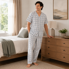 Charger l'image dans la galerie, Ensemble de pyjama pour homme en popeline à carreaux marine et blanc
