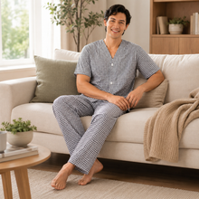 Charger l'image dans la galerie, Ensemble de pyjama pour homme en popeline à carreaux marine et blanc
