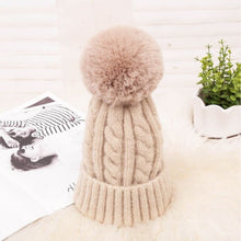Charger l'image dans la galerie, Women Braided Beanie for Holidays With Removable Pom-pom
