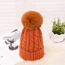 Charger l'image dans la galerie, Women Braided Beanie for Holidays With Removable Pom-pom
